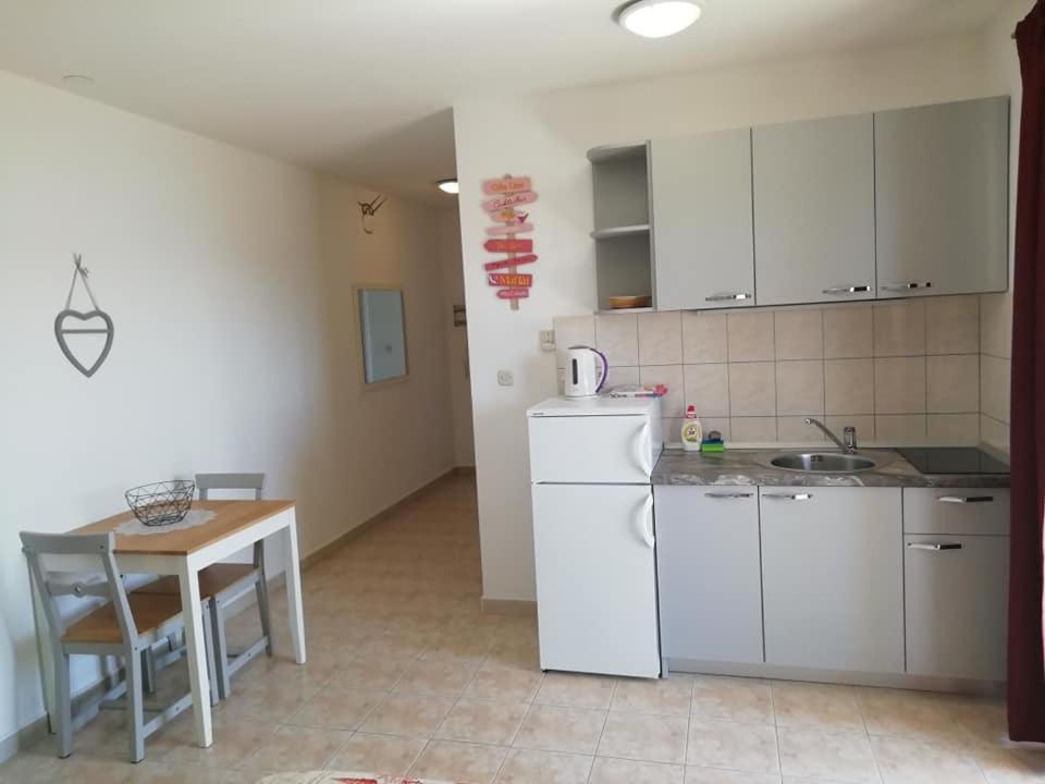 Apartmani Roko, Sevid Marina Exterior photo